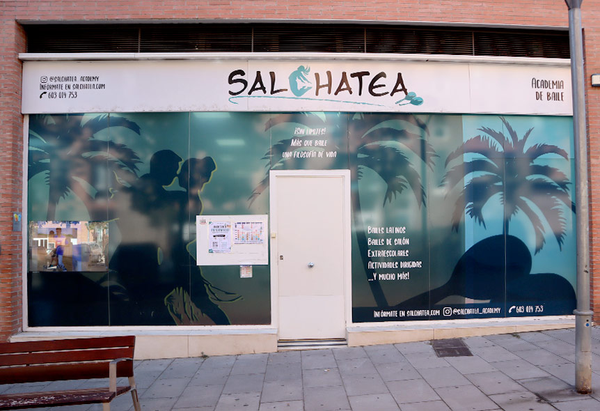 Fachada de la academia de baile Salchatea en Carrer Sant Lluís 59, Gavà